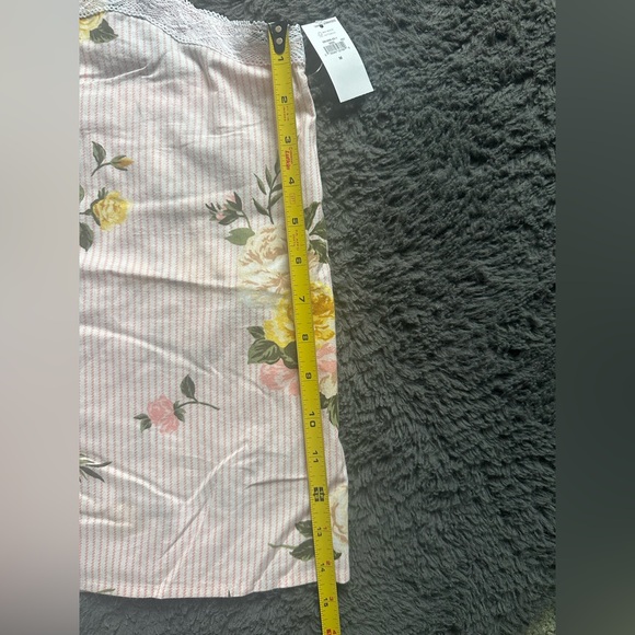 Old navy floral cami, size M - Picture 4 of 6